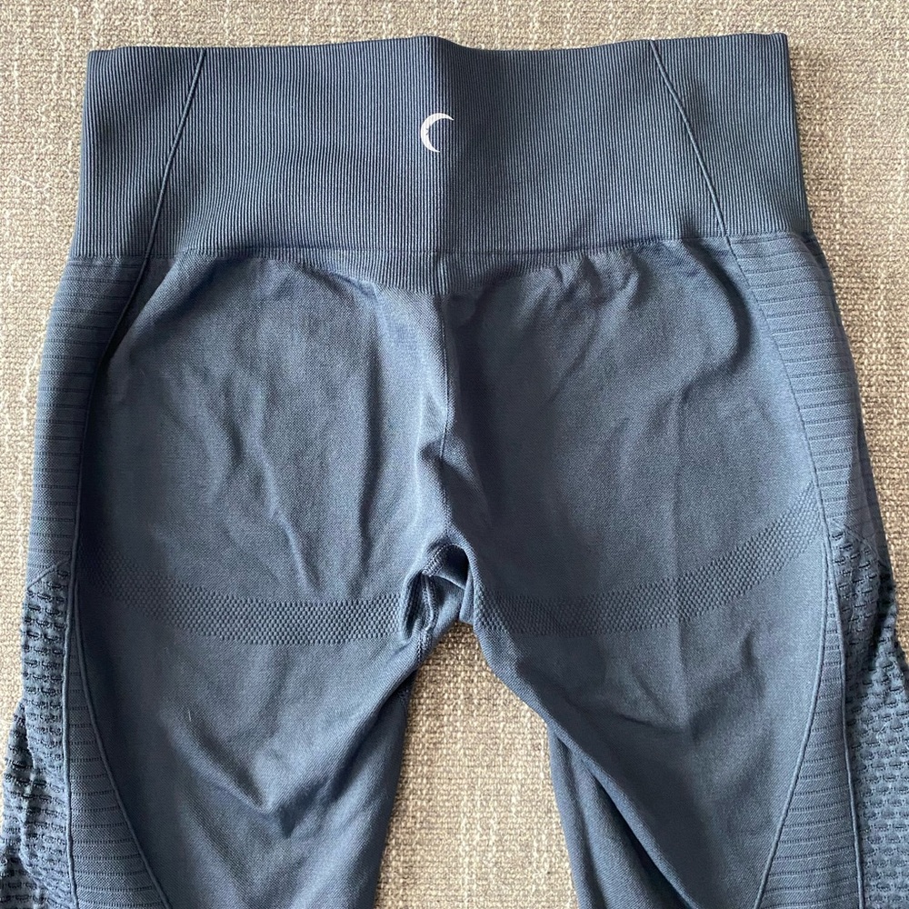 ZYIA Active Grey Performance Legging - Mid Rise - Picture 3 of 5